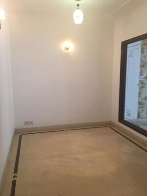 Room in 4 BHK Builder Floor at Defence Colony – for Sale