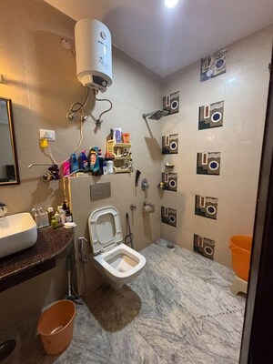 Team Area in 1 BHK Apartment at Saket – for Rent