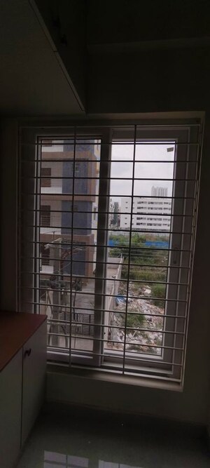 Room in 3 BHK Apartment at Mahathi Jaswitha Cyber Nest, Kondapur – for Rent