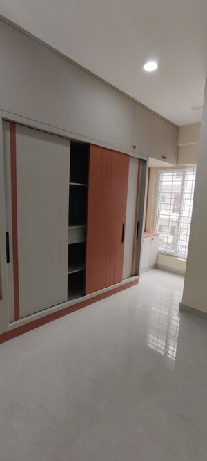 Room in 3 BHK Apartment at Mahathi Jaswitha Cyber Nest, Kondapur – for Rent