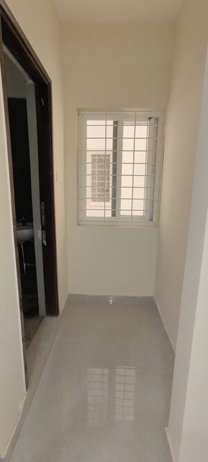 Room in 3 BHK Apartment at Mahathi Jaswitha Cyber Nest, Kondapur – for Rent