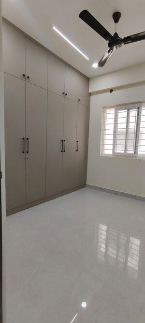 Room in 3 BHK Apartment at Mahathi Jaswitha Cyber Nest, Kondapur – for Rent