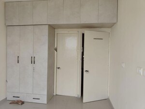 Room in 2 BHK Apartment at Pyramid Midtown, Sector 59 – for Rent