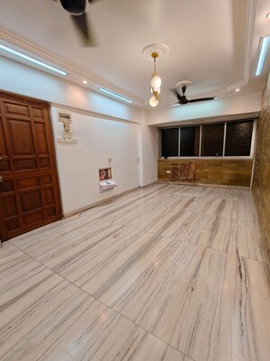 Room in 2 BHK Apartment at Woodland Apartment, Andheri West – for Rent
