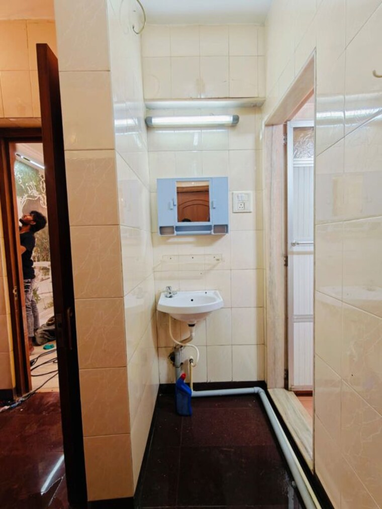 Bathroom, woodland-apartment 2 Bedroom 670 Sq.Ft. Apartment In Andheri West Mumbai 10790705