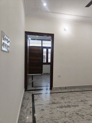 Room in 1 BHK Independent House at Sarita Vihar – for Rent