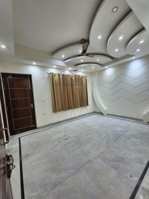 Room in 3 BHK Independent House at Sector 4 – for Rent