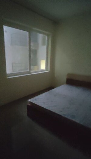 Room in 2.5 BHK Apartment at Presithum, Sector 25 Yamuna Expressway – for Rent
