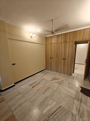 Room in 3 BHK Apartment at Lokhandwala Minerva Mahalaxmi, Mahalaxmi – for Rent