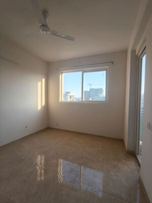 Room in 2.5 BHK Apartment at Signature Global Park 4 and 5, Sohna Sector 36 – for Rent