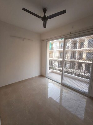 Room in 2.5 BHK Apartment at Signature Global Park 4 and 5, Sohna Sector 36 – for Rent