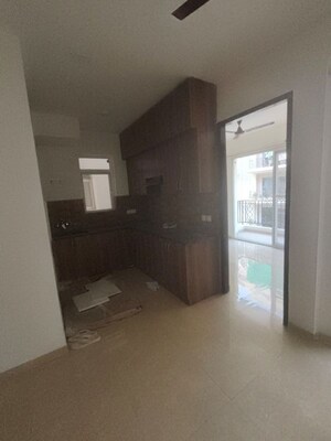 Room in 2.5 BHK Apartment at Signature Global Park 4 and 5, Sohna Sector 36 – for Rent