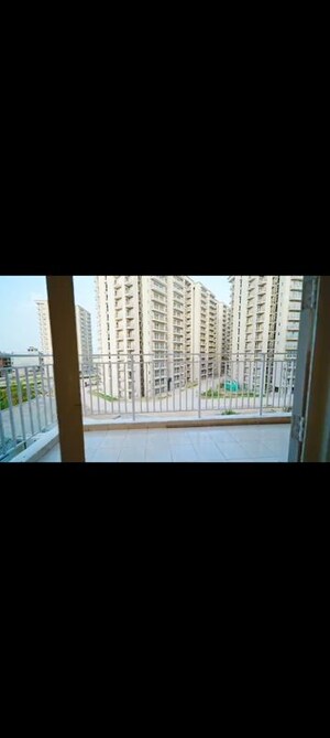 Room in 2 BHK Apartment at Suncity Avenue 102, Sector 102 – for Rent