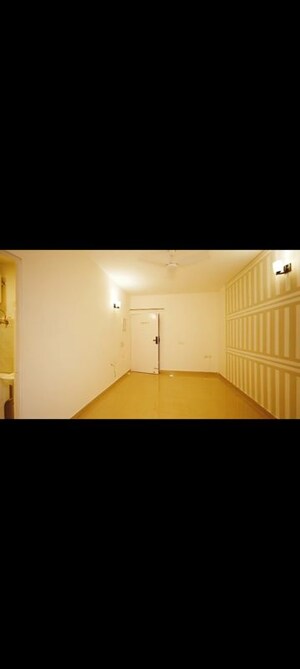 Room in 2 BHK Apartment at Suncity Avenue 102, Sector 102 – for Rent