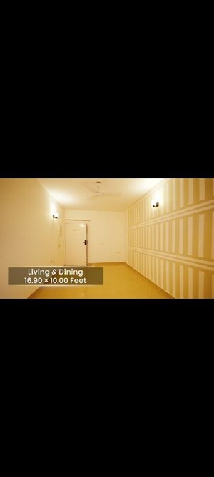 Room in 2 BHK Apartment at Suncity Avenue 102, Sector 102 – for Rent