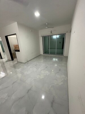Room in 3 BHK Apartment at Laxmi Raajvilas, Goregaon West – for Sale