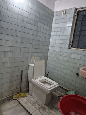 Bathroom in 1 RK Apartment at Mayur Vihar – for Rent