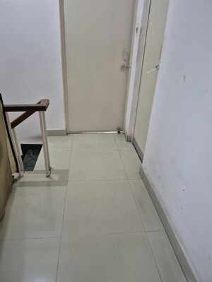 Room in 1 RK Apartment at Mayur Vihar – for Rent