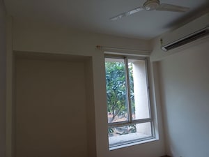 Room in 4 BHK Apartment at Unitech Escape, Sector 50 – for Sale