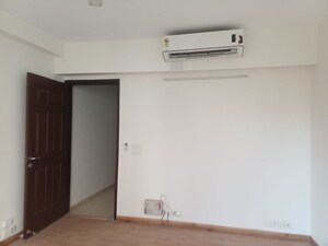 Room in 4 BHK Apartment at Unitech Escape, Sector 50 – for Sale