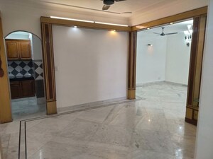 Room in 4 BHK Apartment at Sector 18 Dwarka – for Rent