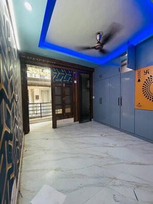 Room in 2 BHK Builder Floor at Saket – for Rent