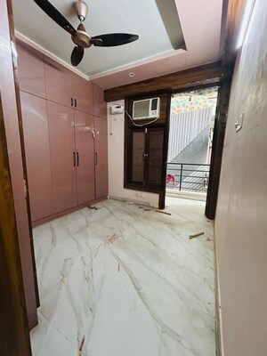 Room in 2 BHK Builder Floor at Saket – for Rent