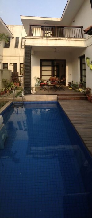 Balcony in 4 BHK Villa at Vipul Tatvam Villas, Sector 48 – for Rent