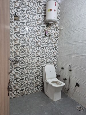 Bathroom in 2.5 BHK Apartment at Mayur Vihar – for Rent