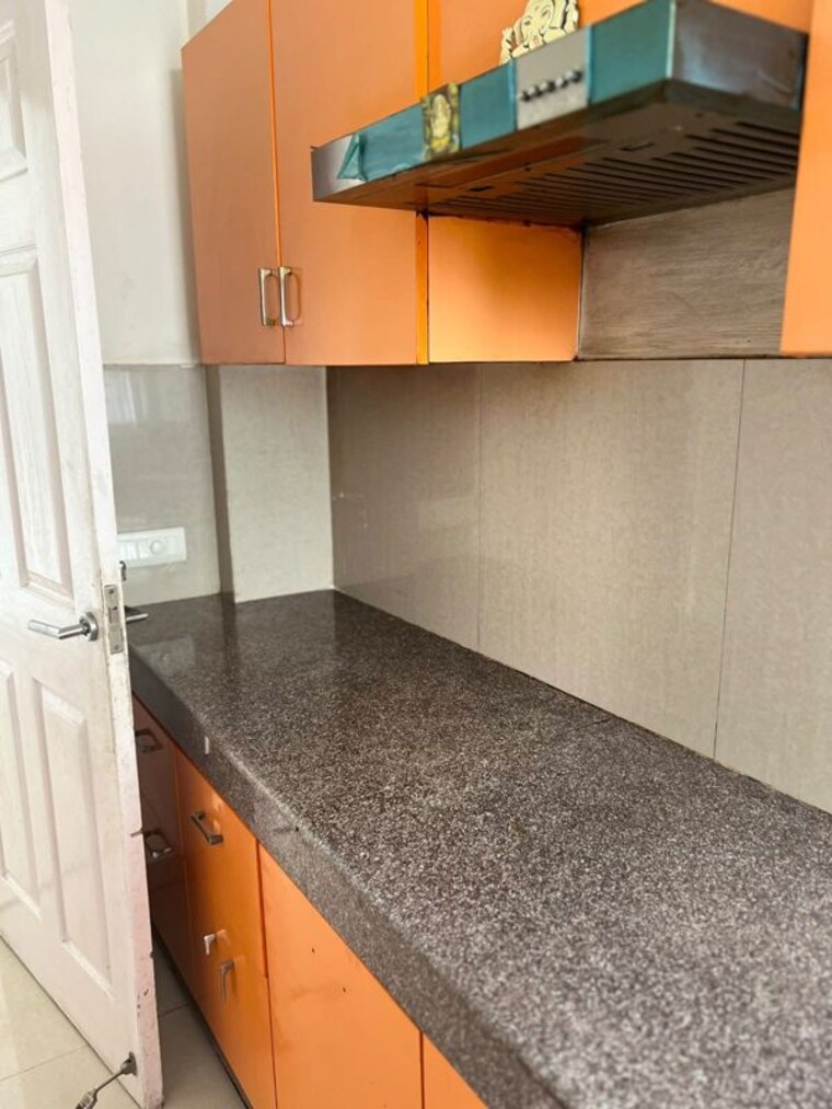 Kitchen, emaar-emerald-hills-phase-2 4 Bedroom 1750 Sq.Ft. Apartment In Sector 65 Gurgaon 10790931