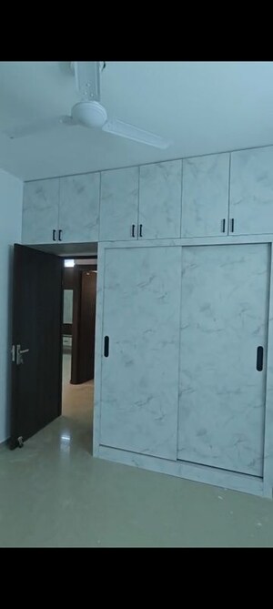 Room in 3 BHK Apartment at Conscient Habitat 102, Sector 102 – for Rent