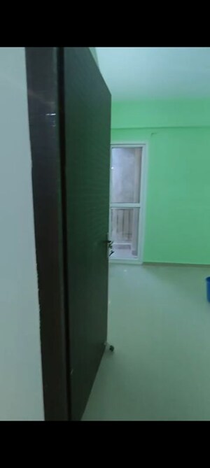 Room in 3 BHK Apartment at Conscient Habitat 102, Sector 102 – for Rent