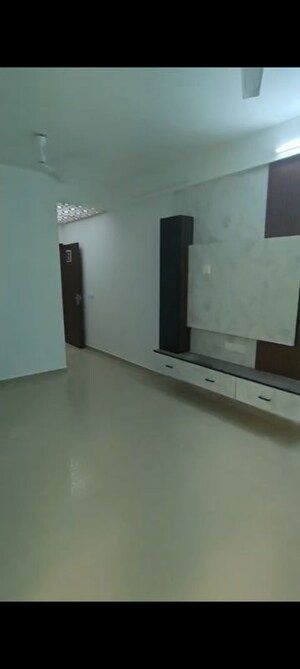 Room in 3 BHK Apartment at Conscient Habitat 102, Sector 102 – for Rent