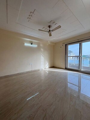Room in 3 BHK Builder Floor at Sector 46 – for Rent