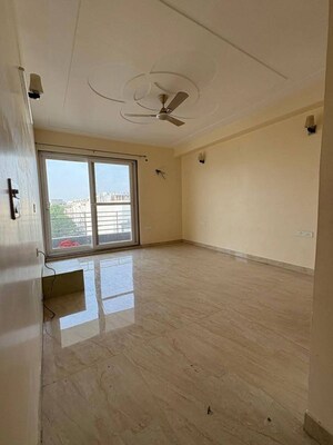 Room in 3 BHK Builder Floor at Sector 46 – for Rent
