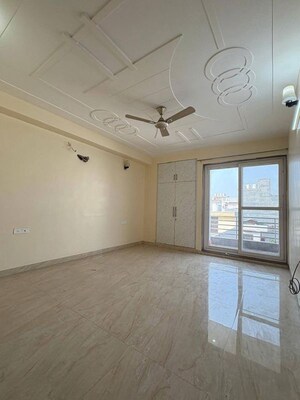 Room in 3 BHK Builder Floor at Sector 46 – for Rent