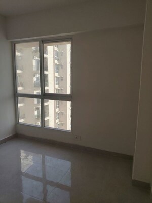 Room in 2 BHK Apartment at Signature Global Prime, Sector 63a – for Rent
