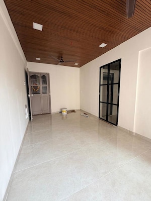 Room in 1.5 BHK Apartment at Suryakirti Tower, Chembur – for Rent