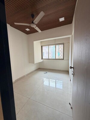 Room in 1.5 BHK Apartment at Suryakirti Tower, Chembur – for Rent