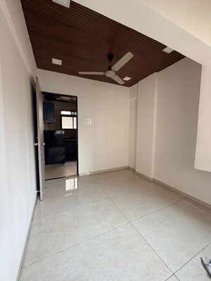 Room in 1.5 BHK Apartment at Suryakirti Tower, Chembur – for Rent