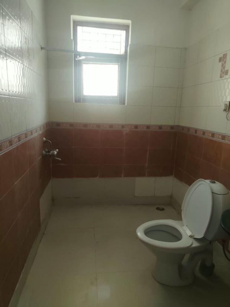 Bathroom, ss-the-palladians 3 Bedroom 1550 Sq.Ft. Apartment In Sector 47 Gurgaon 10791006