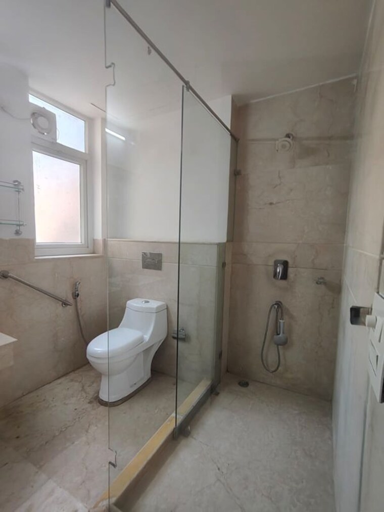 Bathroom, smart-world-orchard 3 Bedroom 1712 Sq.Ft. Builder Floor In Sector 61 Gurgaon 10791016