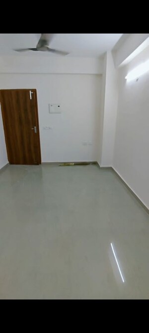 Room in 3 BHK Apartment at Conscient Habitat 102, Sector 102 – for Rent