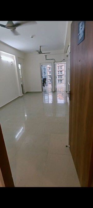 Room in 3 BHK Apartment at Conscient Habitat 102, Sector 102 – for Rent