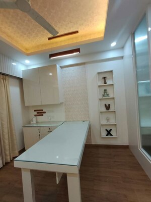  Office Space For Rent in Omaxe Hazratganj, Gomti Nagar