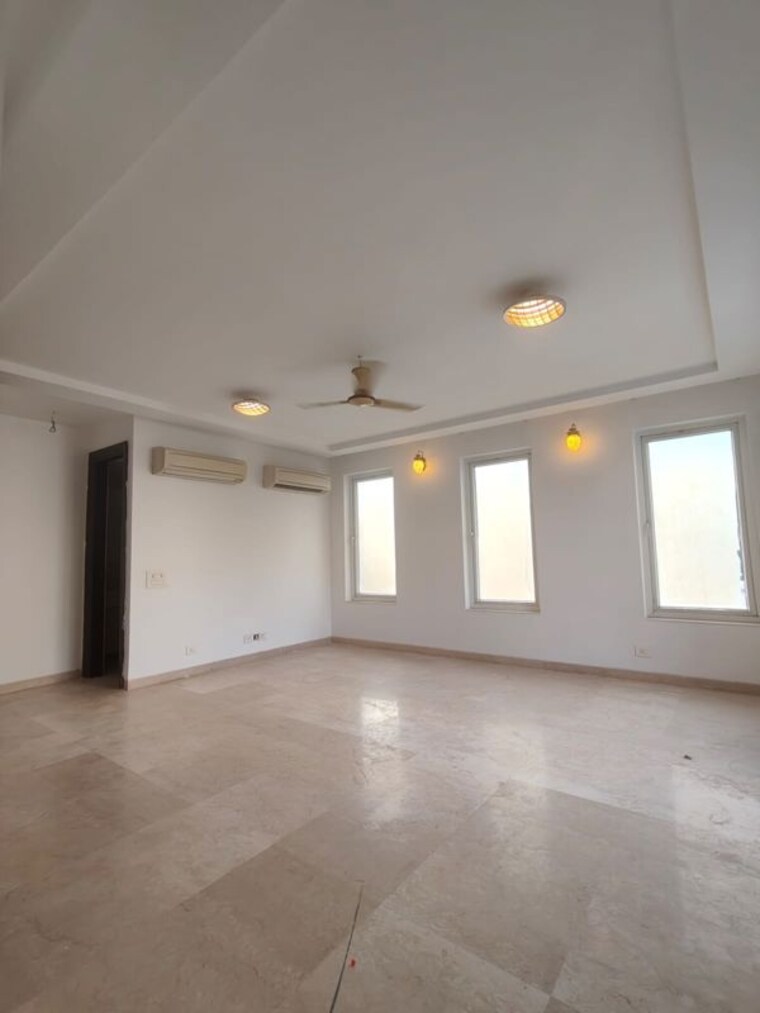 Room, smart-world-orchard 2.5 Bedroom 1200 Sq.Ft. Builder Floor In Sector 61 Gurgaon 10791028