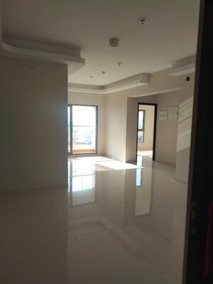 Room in 2 BHK Apartment at Sheth 72 West, Andheri West – for Rent