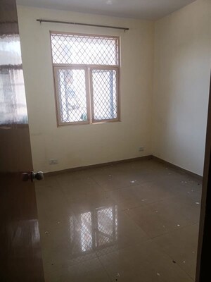 Room in 2 BHK Apartment at Mahagun My Woods, Sector 16c Greater Noida – for Rent