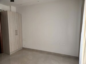 Room in 3 BHK Builder Floor at Sector 20 – for Rent