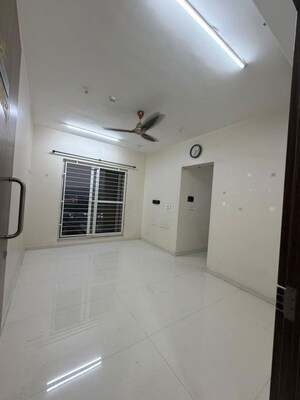 Room in 3 BHK Apartment at Puranik Abitante, Bavdhan – for Rent